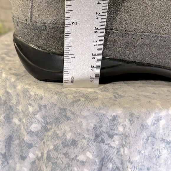 Comfort Ease by Blair - Gray Suede Moccasin Ankle Zip Booties WMS 6.5W🩶VGUC - Picture 13 of 15